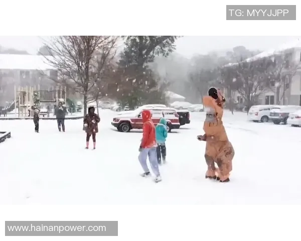 老头与足球明星的搞笑对决视频引发网友热议与欢笑